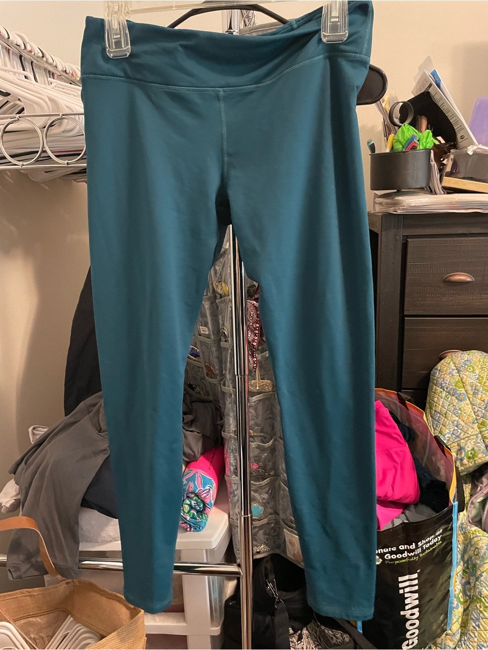 Fabletics women’s Teal Active Leggings